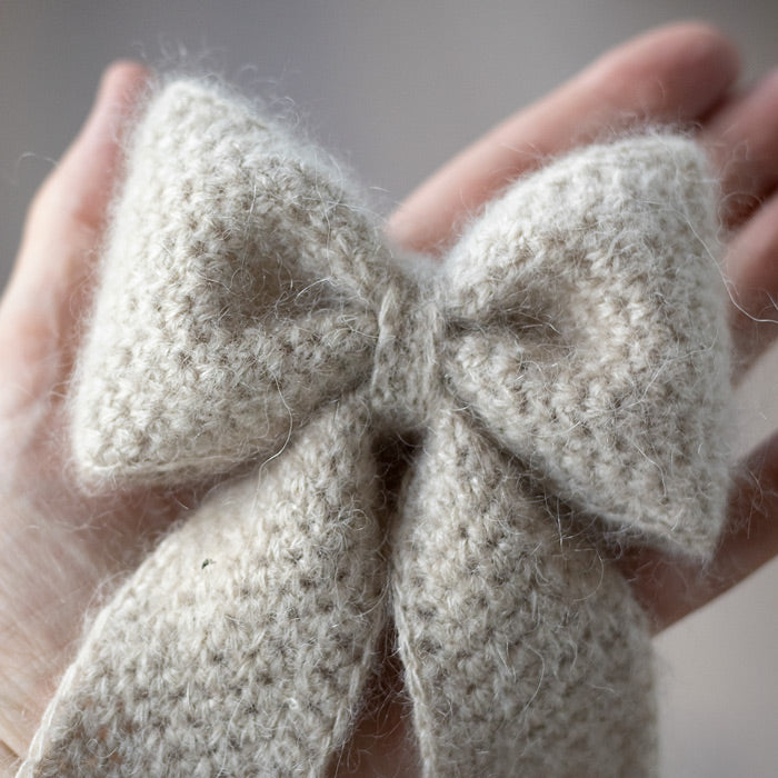 Classic bow, mohair edition - Crochet pattern