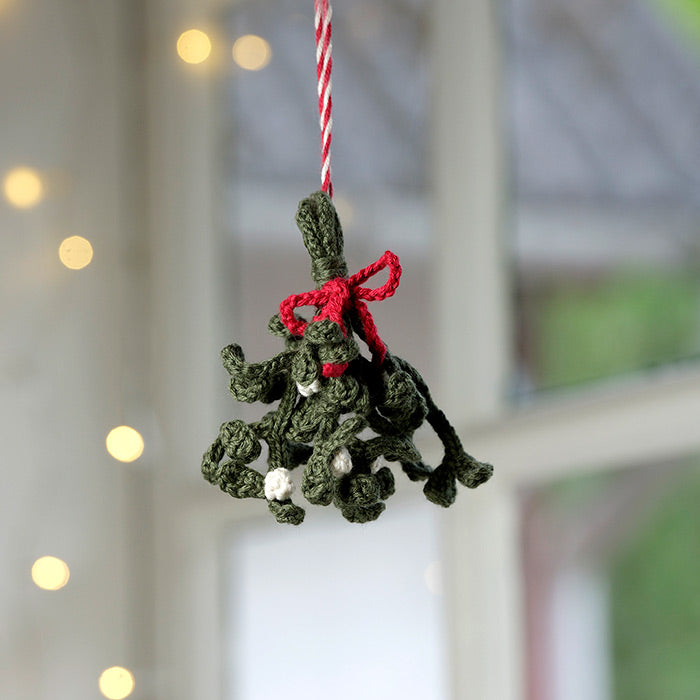 Classic Mini Mistletoe Napkin Ring - Crochet Kit