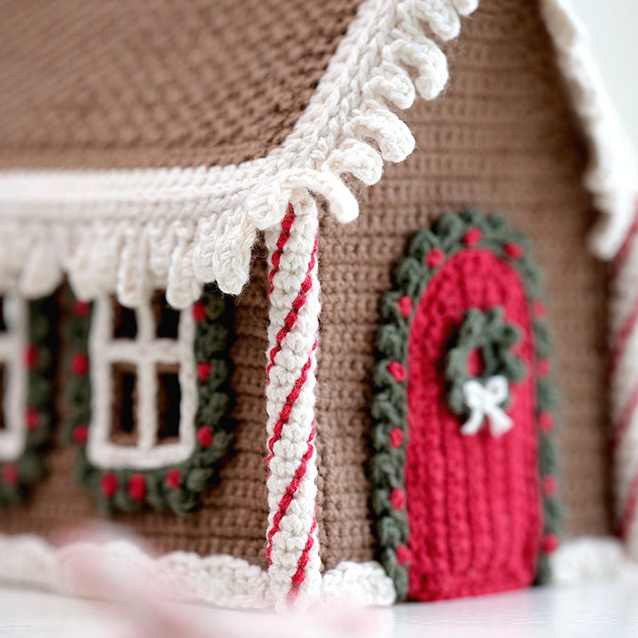 Classic Gingerbread House - Crochet kit