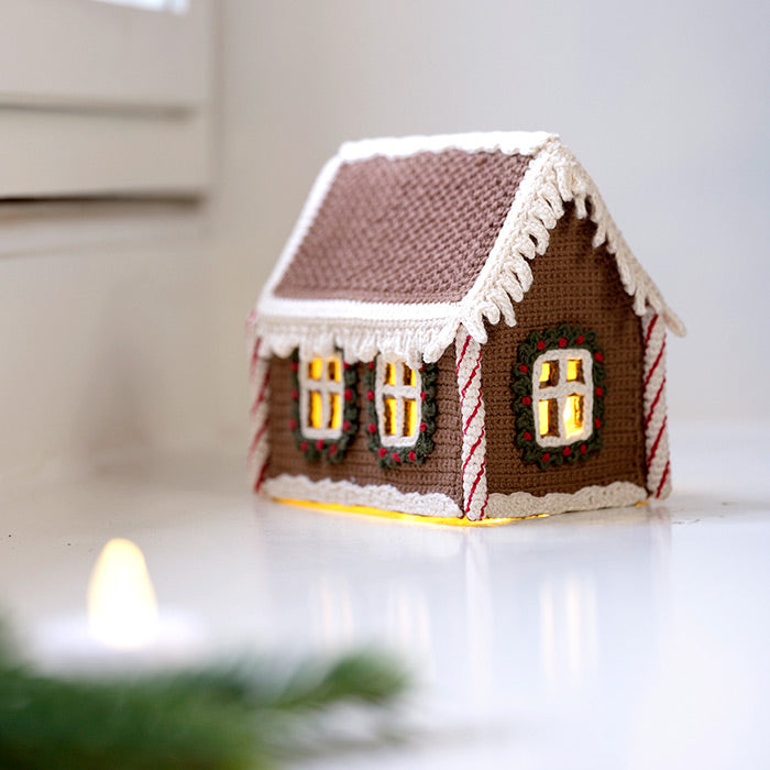 Classic Gingerbread House - Crochet Pattern