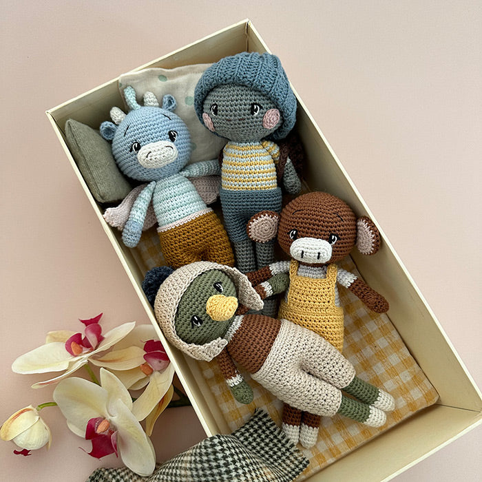 Naomi and Friends, Small crochet kit 