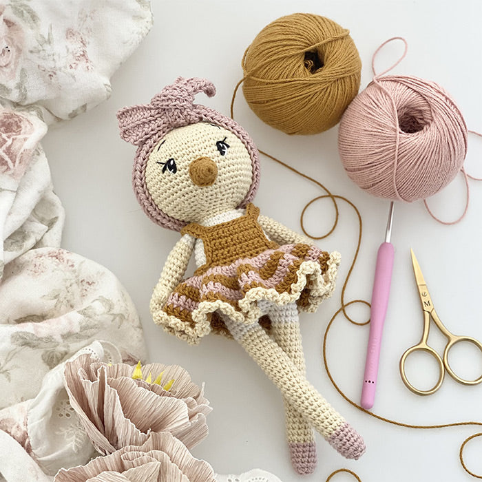 Naomi and Friends, Small crochet kit 